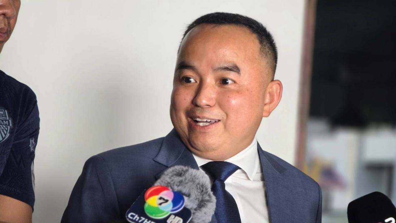“มนัส” โผล่ สถ. ก่อนประชุมใหญ่! ยกมือจุ๊ปากขอปิดวาจา ยันร่างแค่ TOR ลั่นให้ถาม “รังสิมันต์ โรม”